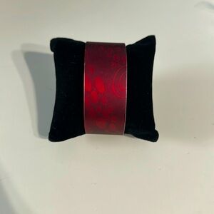 Metal bracelet cuff